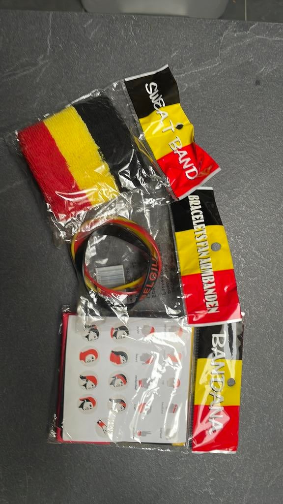 Kleine supporterskit rode duivels, Ophalen, Zo goed als nieuw