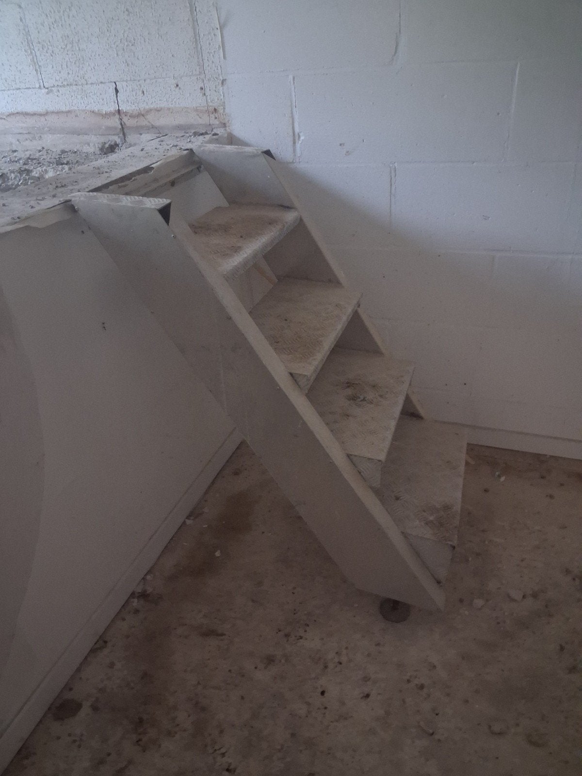 Trap afstelbaar plus min 10 cm met drraaipoten, Doe-het-zelf en Bouw, Ophalen, Trap