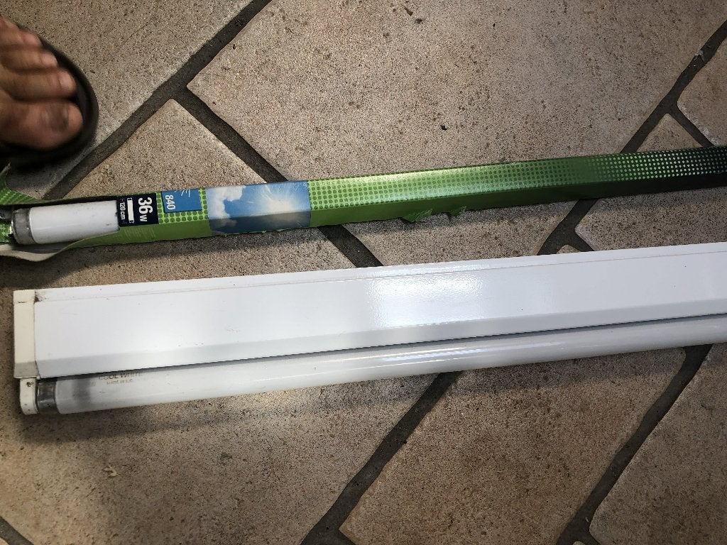 Luminaire TL + tube fluo blanc froid 35W + tube fluo 36W, Bricolage & Construction, Éclairage de chantier, Comme neuf, Armature
