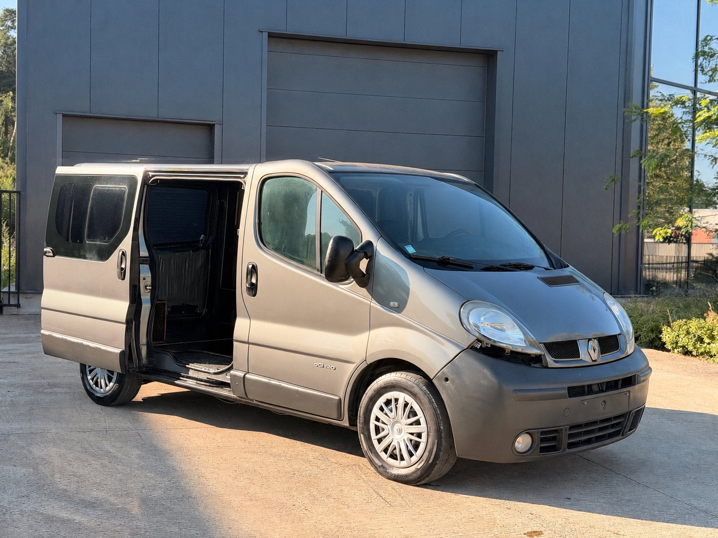 Renault trafic/ 2.5dci / airco  gekeurd voorverkoop, Auto's, Renault, Trekhaak, Particulier, Te koop