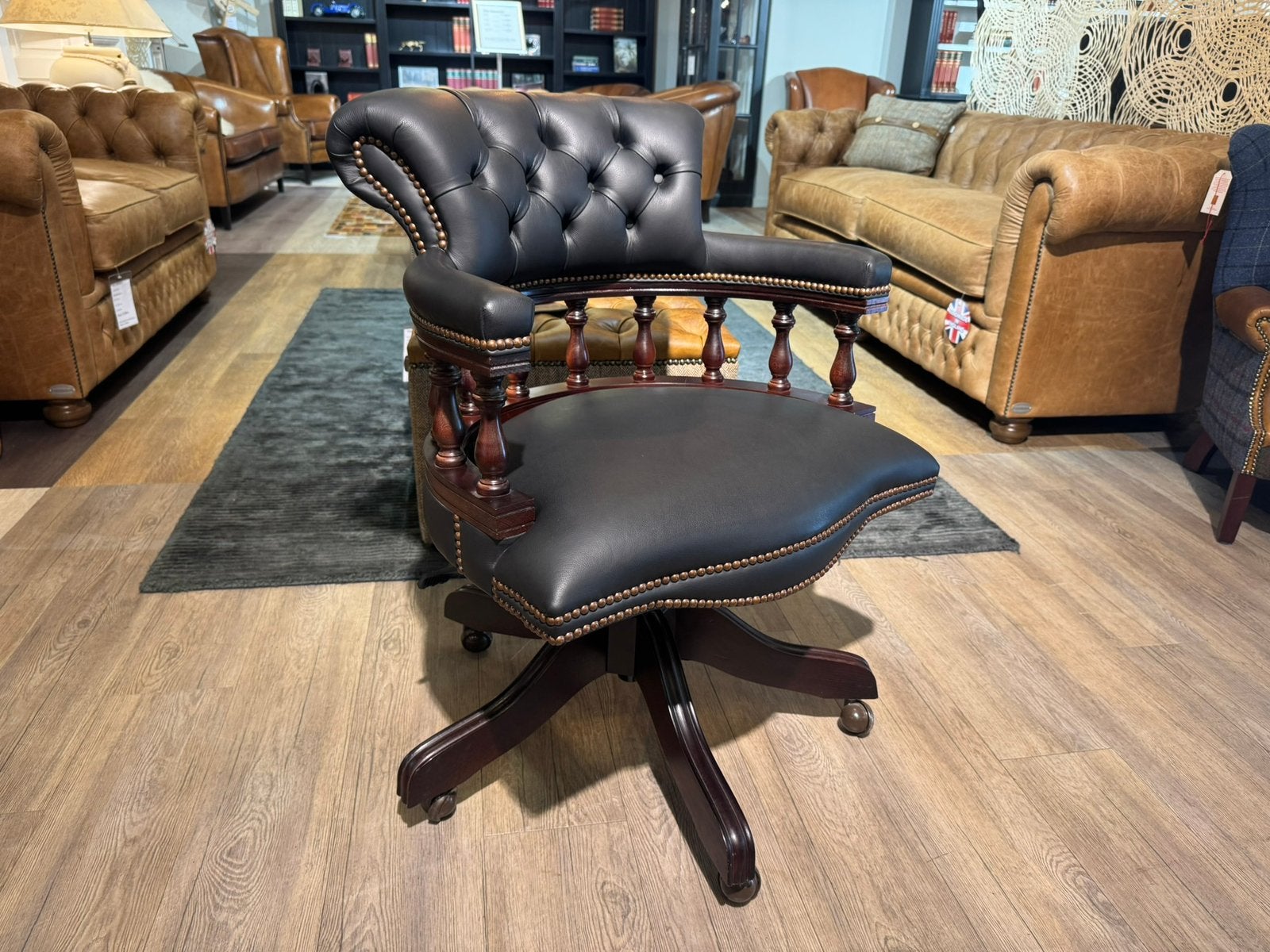 Chique chesterfield bureaustoel in Nieuwstaat Zwart leder, Ophalen of Verzenden, Zo goed als nieuw, Zwart, Bureaustoel