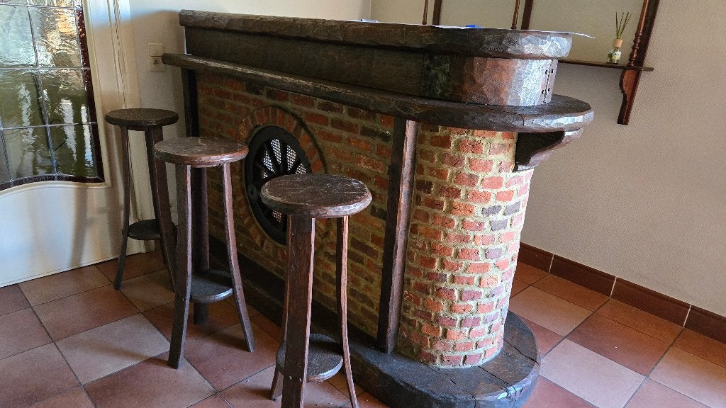 Handgemaakte eiken bar met krukken, Ophalen, Zo goed als nieuw, Inclusief barstoelen