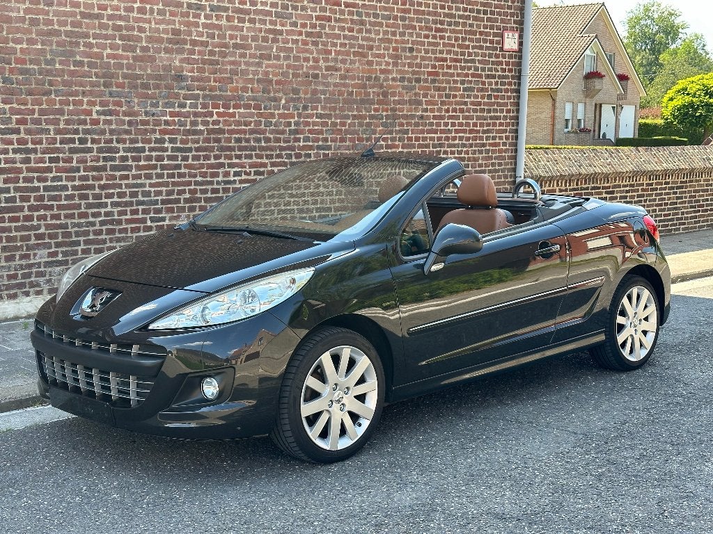Peugeot 207 CC 1.6 Essence 120cv Cuir Clim Jantes Carnet, Cuir, Entreprise, Boîte manuelle, Entretenue par le concessionnaire