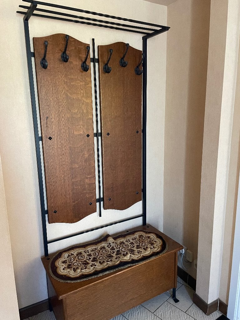 Hall kast, Enlèvement