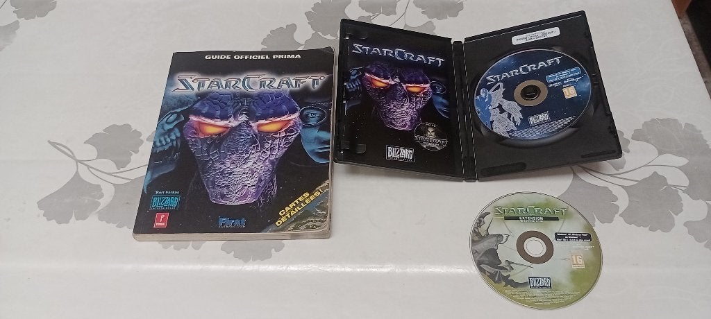 Starcraft + uitbreiding + officiële Prima PC Retro-gids, Ophalen of Verzenden, Gebruikt, Overige genres