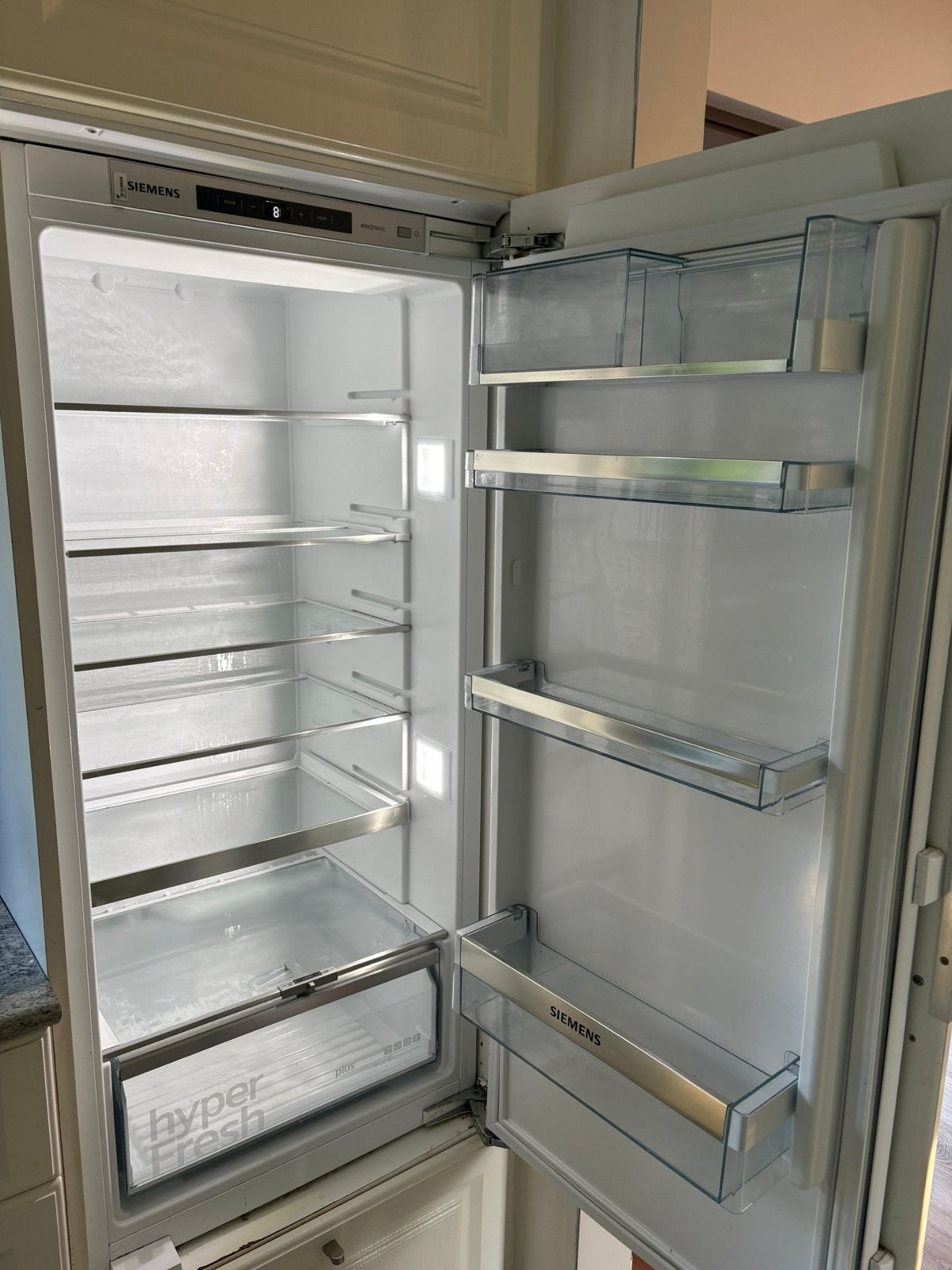 Inbouw koelkast Siemens 211 L (A++), 200 liter of meer, Energieklasse A of zuiniger, 45 tot 60 cm, Ophalen