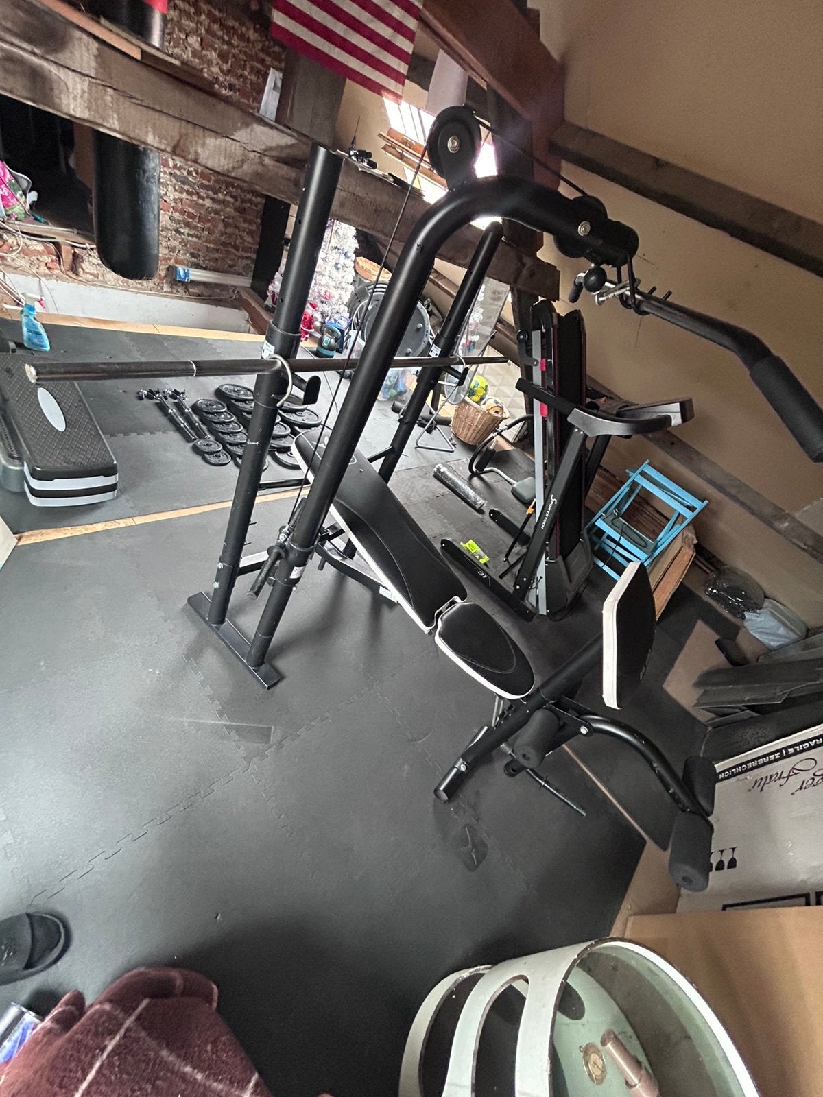 Domyos Fitnessbank met halterrek en gewichten, Sport en Fitness, Fitnessmaterialen, Ophalen, Gebruikt, Benen, Fitnessbank