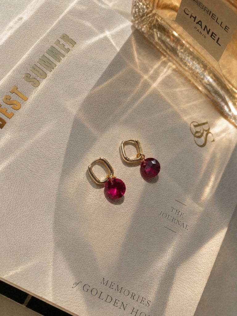 Oorbellen robijn verguld 14k, Overige materialen, Hangers, Ophalen of Verzenden, Zo goed als nieuw