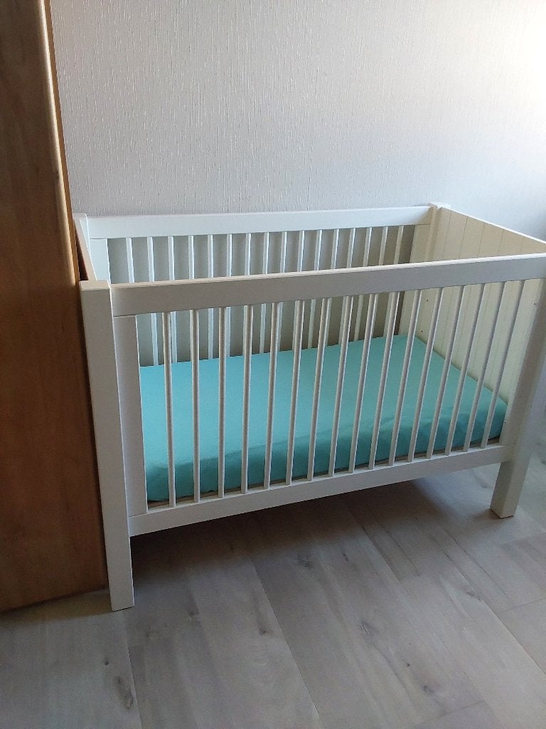 Wit houten Babybed, Ophalen, Zo goed als nieuw