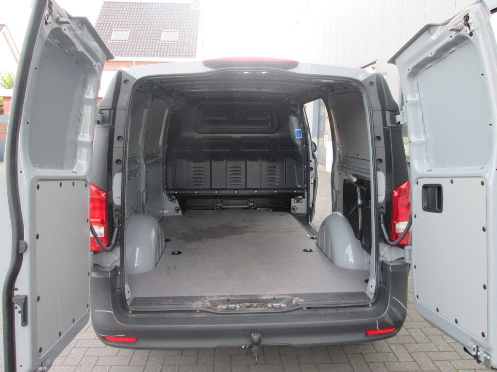 Mercedes-Benz Vito 116 cdi PRO RWD AUT NAVI TREKHAAK 35330 E, Auto's, Automaat, 4 deurs, Gebruikt, Zwart
