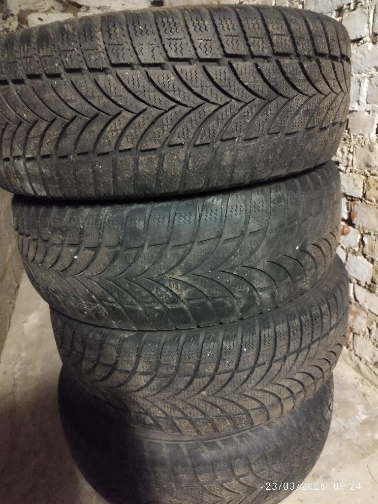 Mercedes B180, Autos, Mercedes-Benz, 90 kW, Argent ou Gris, Boîte manuelle, Noir