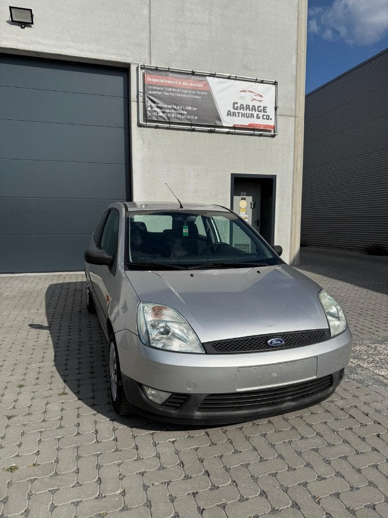 Ford Fiesta | 1.3 Benzine | 67.000 km | gekeurd voor verkoop, Dealer onderhouden, Stof, Bedrijf, Grijs