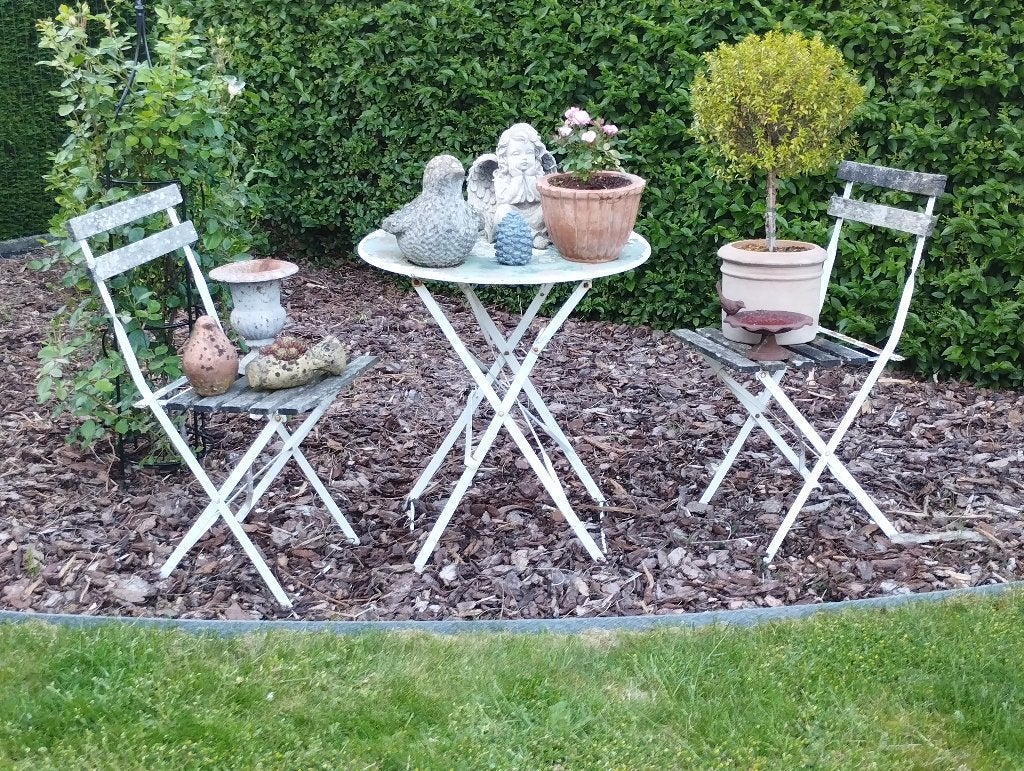 Bistro tafel en stoelen met decoratie, Ophalen