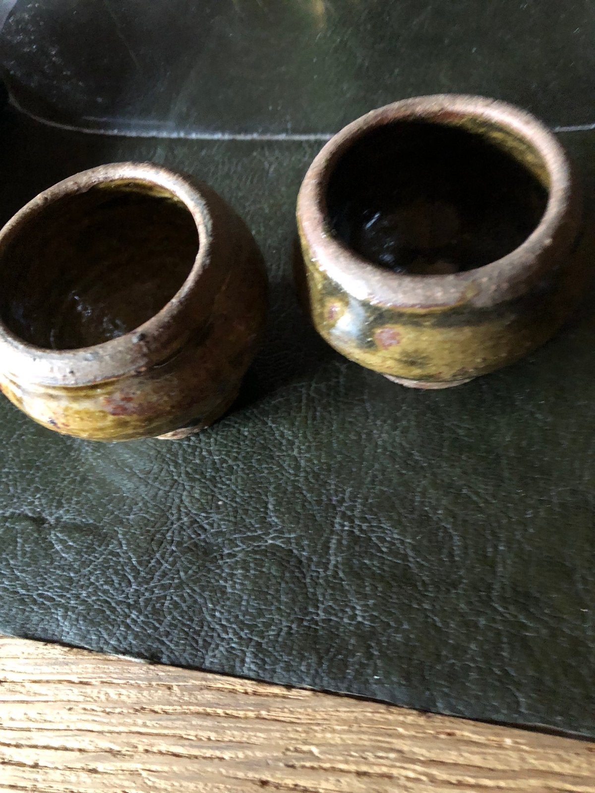 Twee mini aardewerk potjes, Ophalen of Verzenden