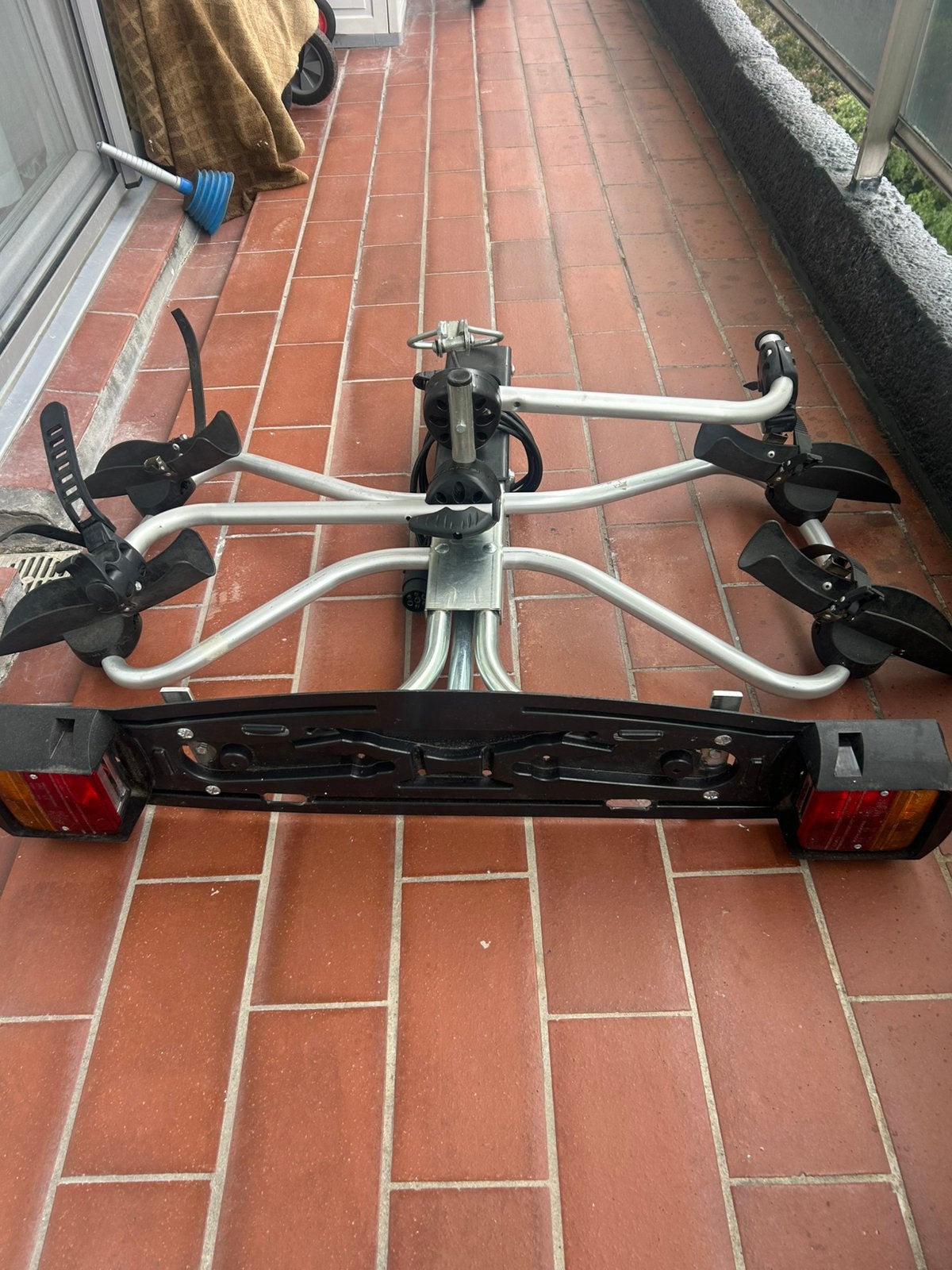 Fietsenhouder, Ophalen, 2 fietsen, Zo goed als nieuw, Trekhaakdrager
