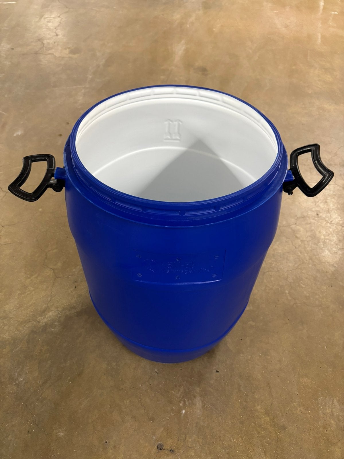 KUNSTSTOF KLEMDEKSELVAT MET EEN INHOUD VAN 30 LITER., Ophalen, Zo goed als nieuw, Kunststof, Met deksel
