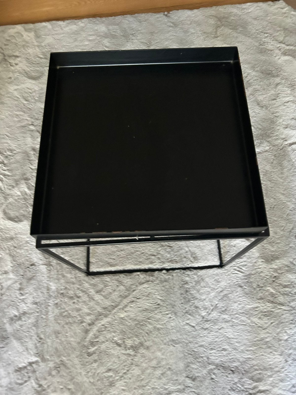 Table basse design en métal noir – 40 x 40 cm, Maison & Meubles, Enlèvement, Comme neuf