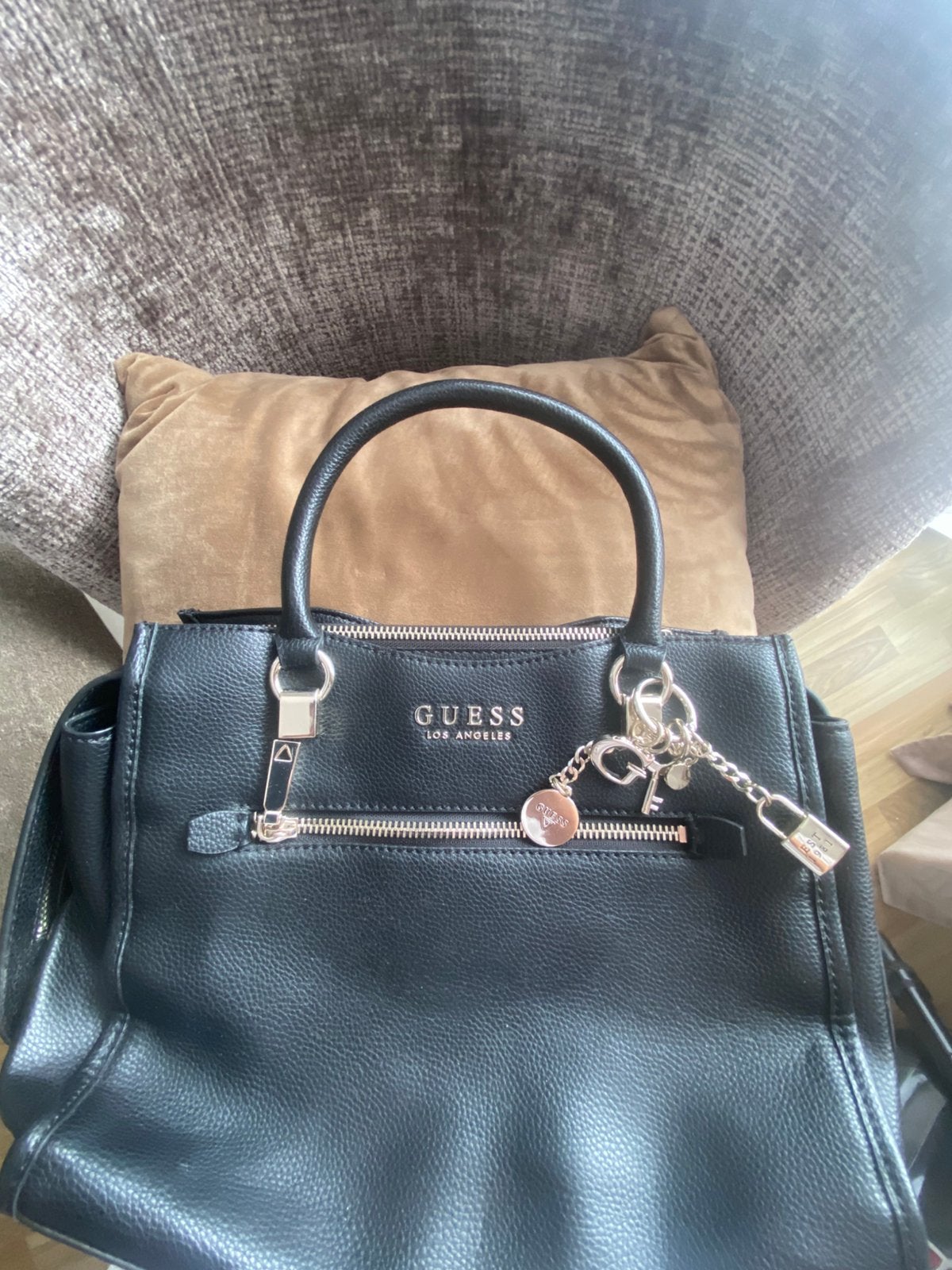 Sac guess, Enlèvement, Comme neuf