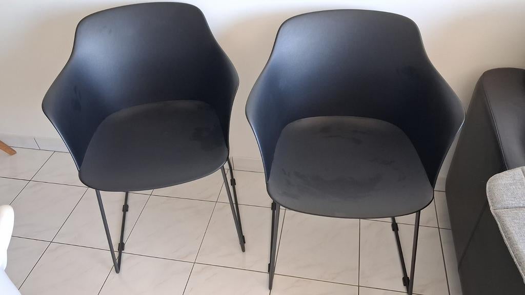 2 sièges baquets Yisk noirs pour une utilisation en intérieu, Enlèvement
