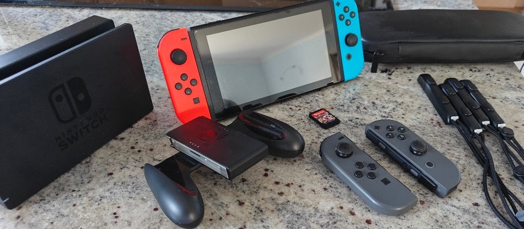 Lot Switch V1 Non Patchée (XAJ7000), Comme neuf, Avec 3 manettes ou plus, Enlèvement, Switch Original