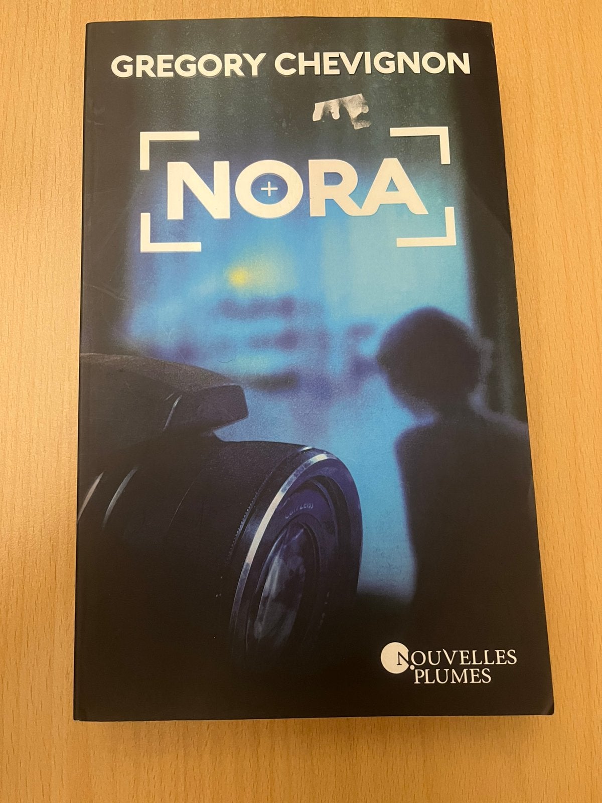 Nora - Gregory Chevignon - Comme neuf !, Enlèvement, Comme neuf