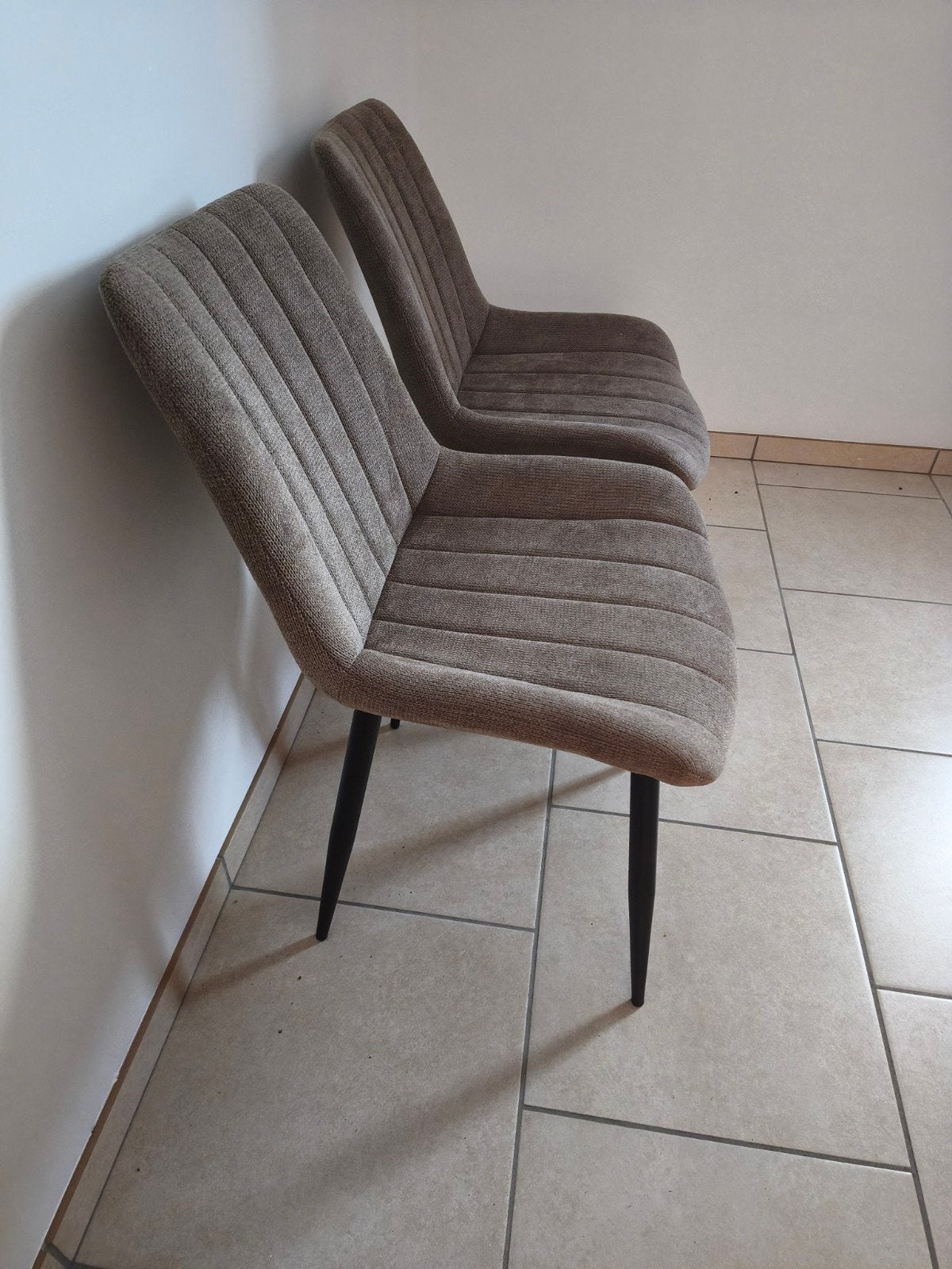 chaises neuves, Enlèvement