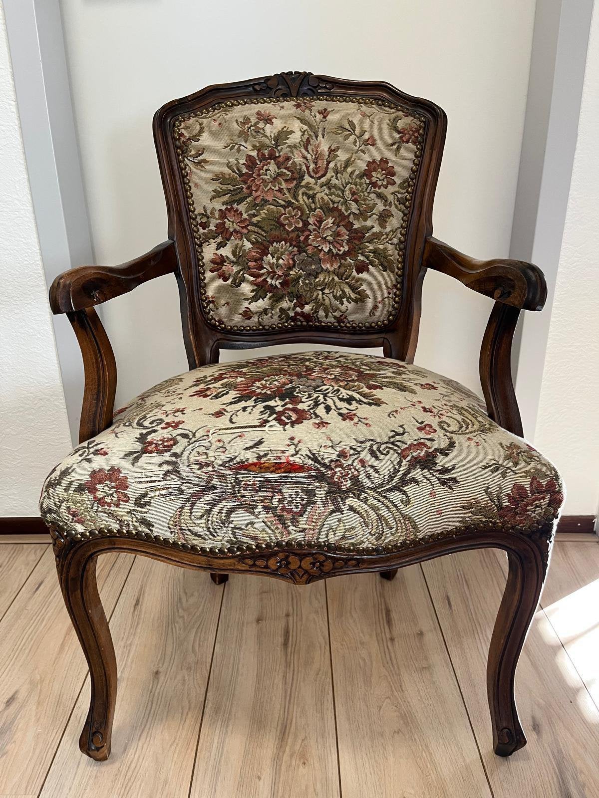 Opknapper antieke fauteuil, Ophalen