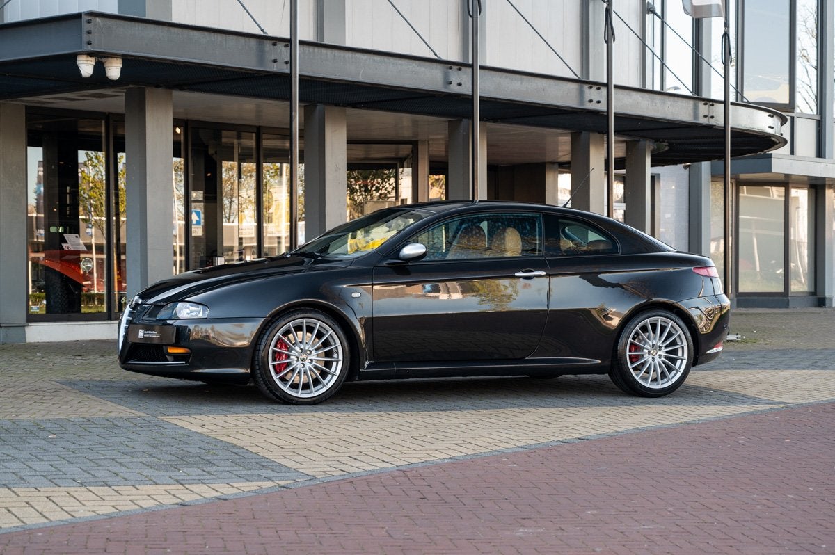 Alfa Romeo GT 3.2 V6 24V, Autos, Alfa Romeo, Entreprise, Achat, GT, Intérieur cuir, Essence, Euro 4, Coupé, 3 portes, Boîte manuelle