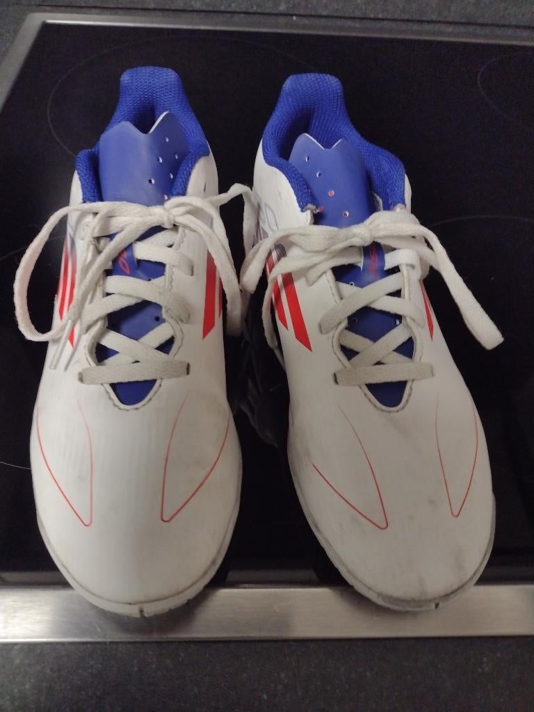Chaussures de football en salle ADIDAS - Taille 36, Sports & Fitness, Enlèvement, Comme neuf, Chaussures