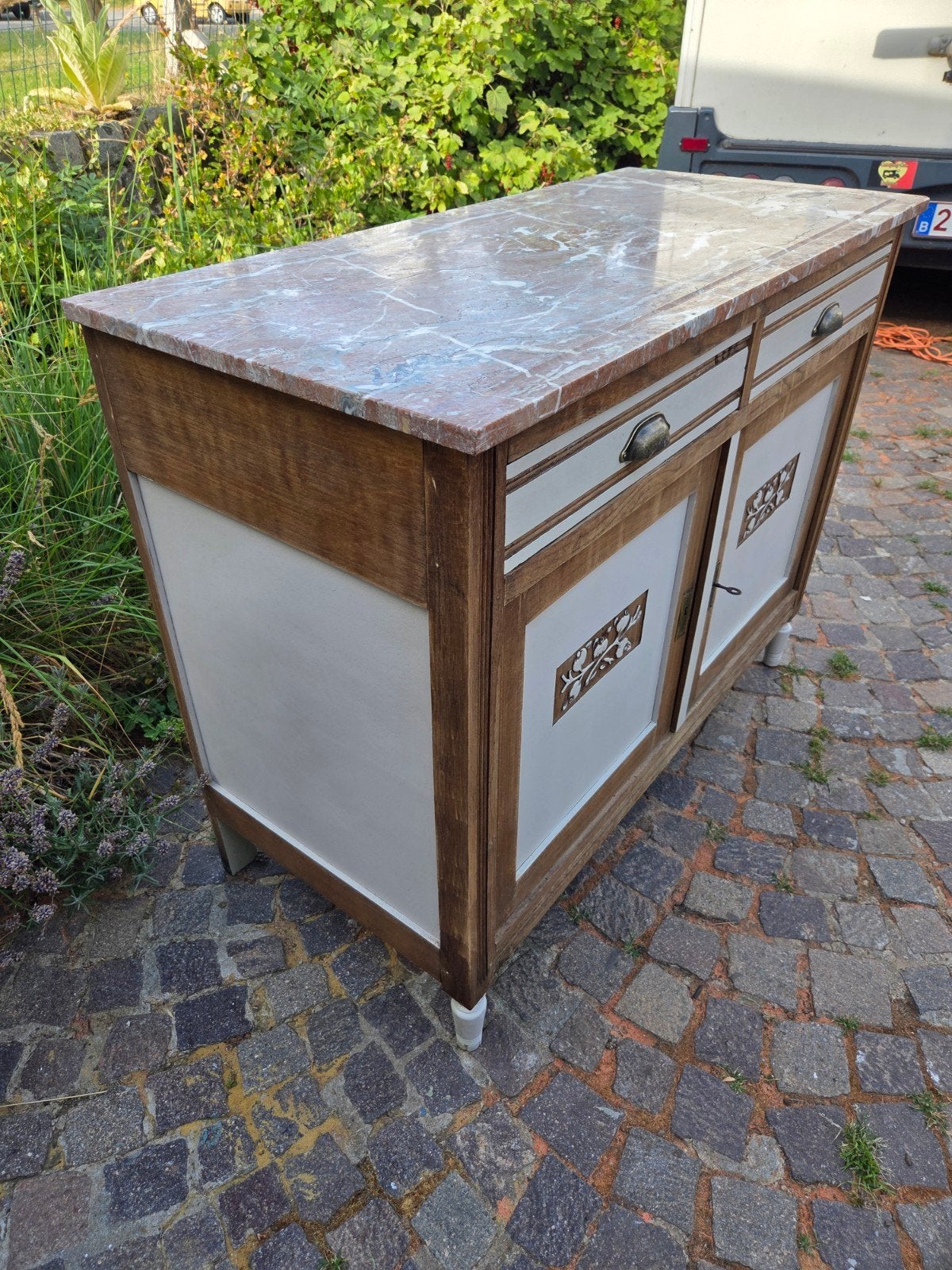 Très joli ancien buffet massif.  Vintage, Maison & Meubles, Enlèvement