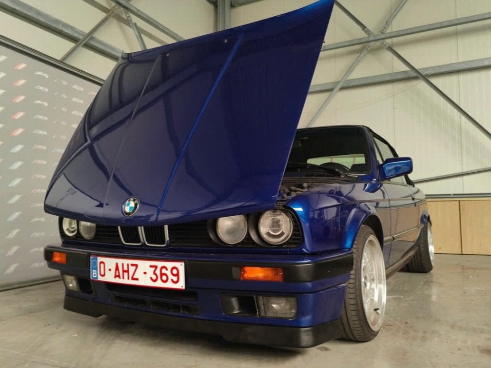 BMW E30 cabrio 320i 1987, Auto's, Achterwielaandrijving, Zwart, Cabriolet, Blauw