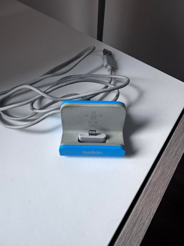 Dock station Chargeur Lightning Belkin pour iPhone / AirPods, Télécoms, Enlèvement ou Envoi, Comme neuf