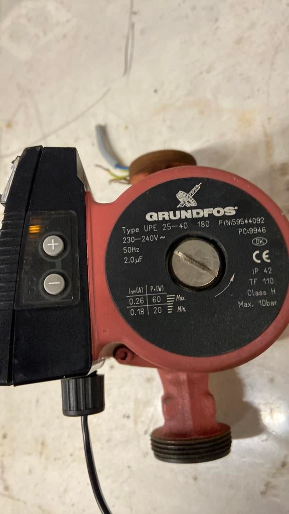 CV pomp Grundfos UPE 25/40 180, Doe-het-zelf en Bouw, Ophalen of Verzenden, Zo goed als nieuw