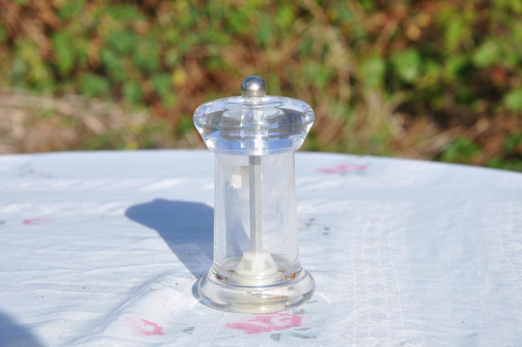 §  moulin a poivre plastique transparent (1), Enlèvement ou Envoi, Utilisé