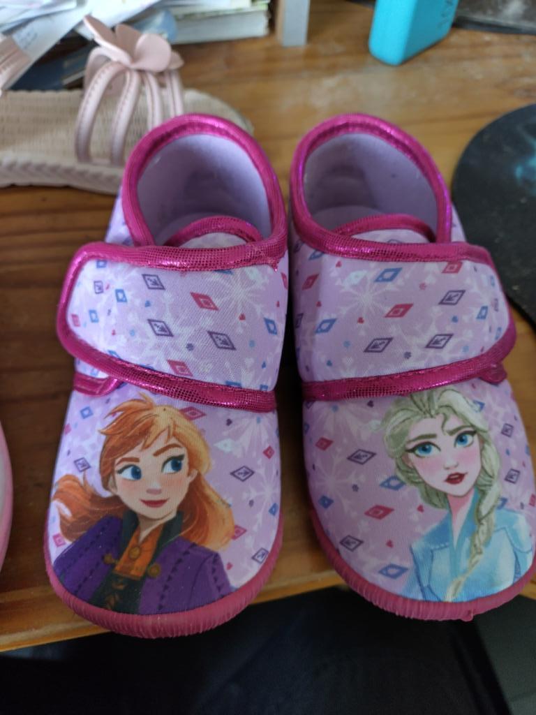 pantoufles fille reine de neige taille 27, Disney, Enlèvement ou Envoi, Comme neuf, Autres types