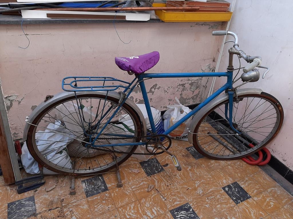 Vintage fiets uit de jaren 50, Ophalen