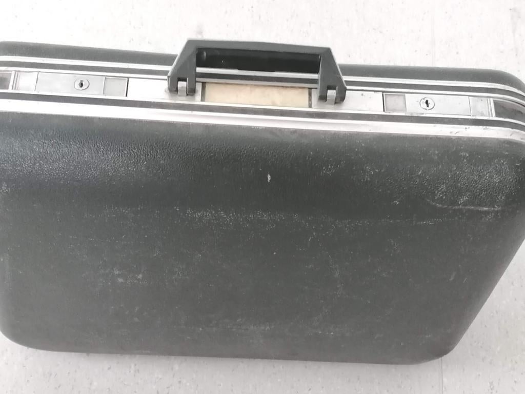 a voir valise Delsey 1970s, 70 cm ou plus, Plastique dur, Enlèvement, Utilisé