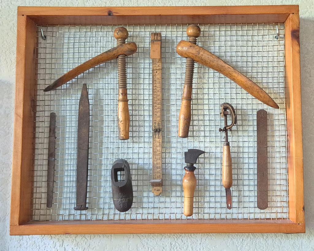 5 tableaux d’outils de cordonnerie (25€ / pièce), Antiquités & Art, Enlèvement