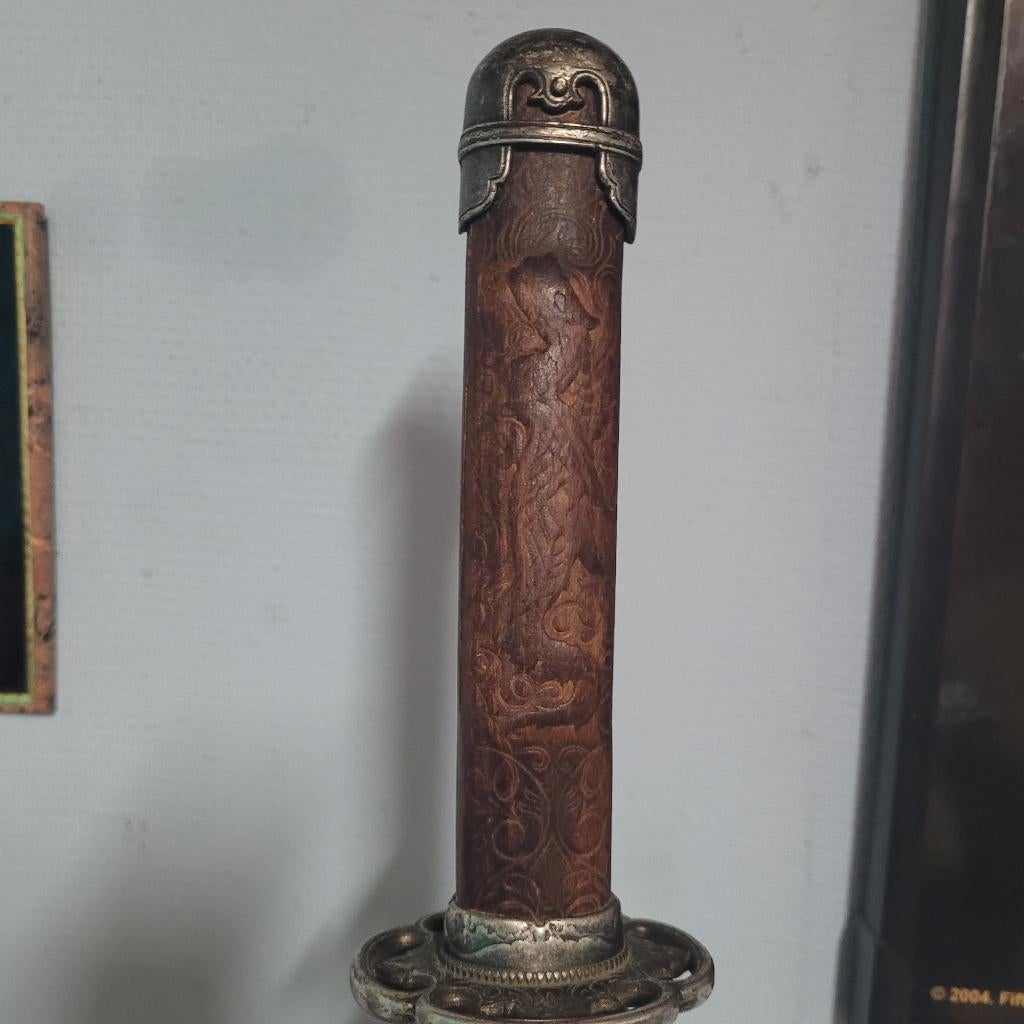 Ancien sabre de décoration, Enlèvement