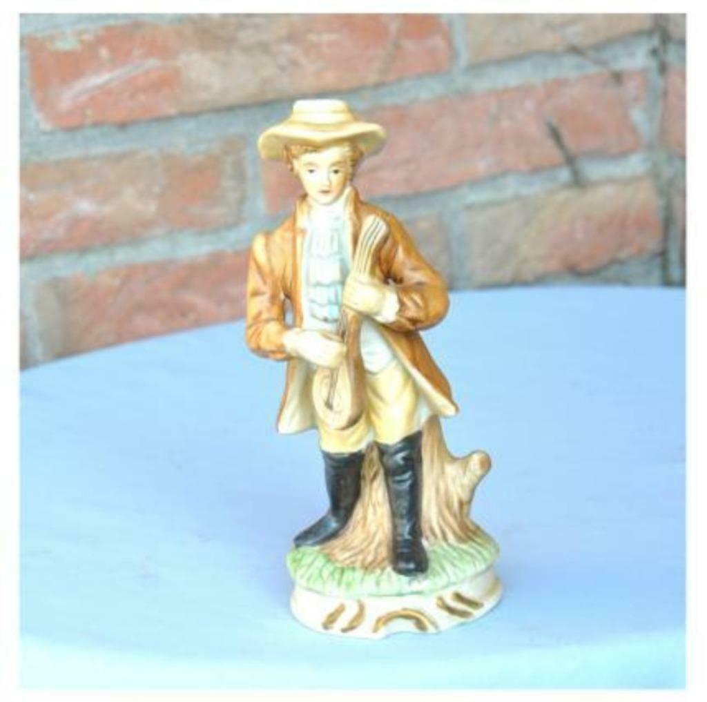 §statuette gentilhomme a la guitare, Antiquités & Art, Enlèvement ou Envoi