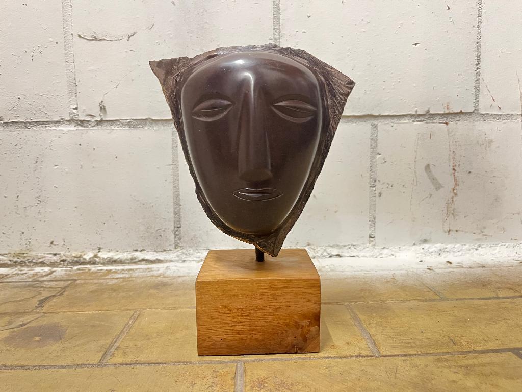 Braziliaanse stenen sculptuur - gestileerd gezicht, Ophalen of Verzenden, Zo goed als nieuw