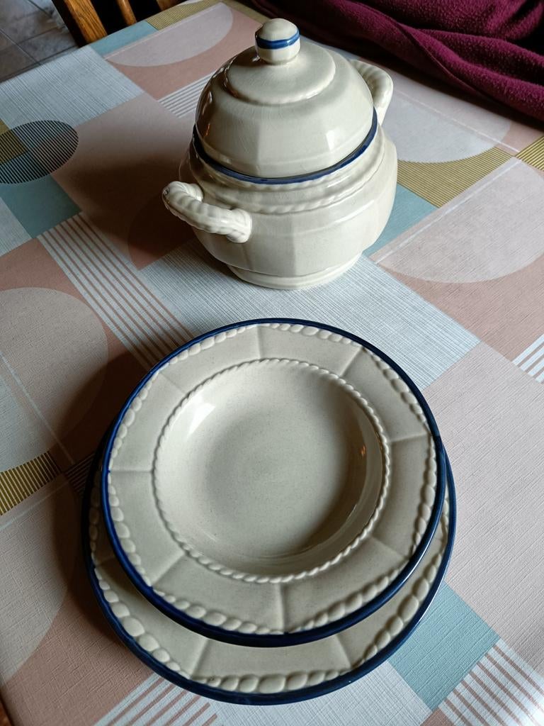 Prachtig handgemaakt eet- en koffie-servies., Enlèvement