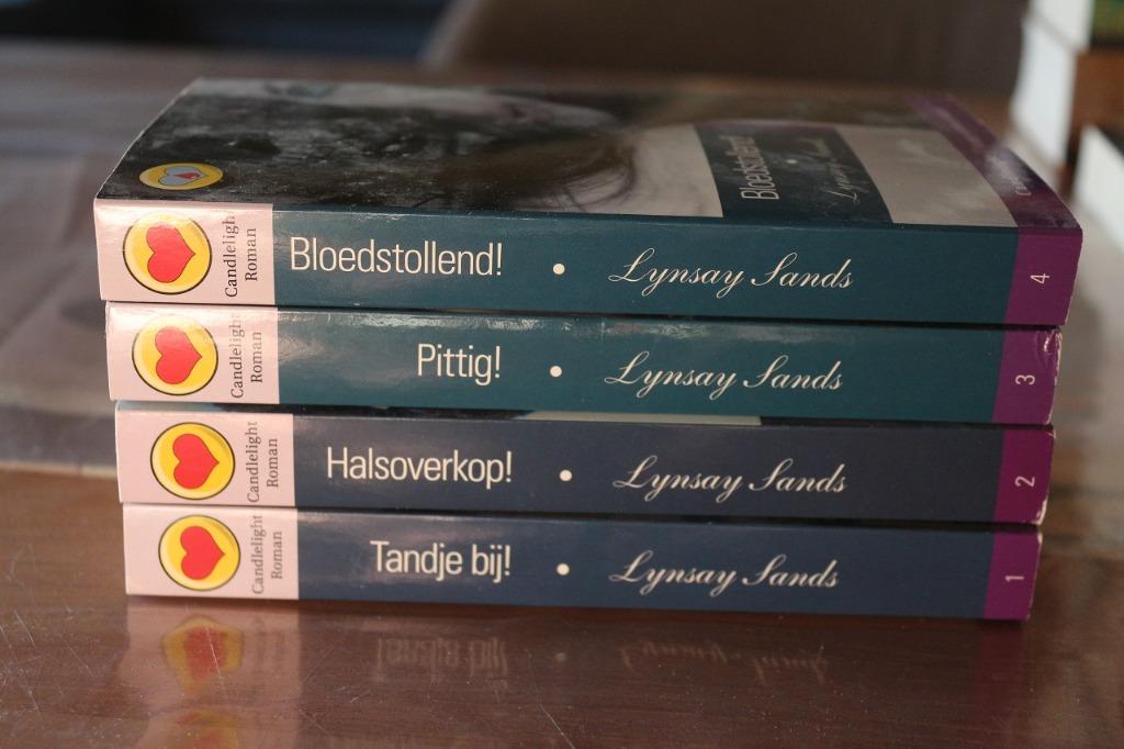 *Candlelight Vampierenroman deel 1 tot 4 - Lynsay Sands, Enlèvement ou Envoi, Comme neuf