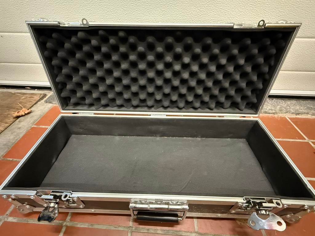 Flight case, Enlèvement, Comme neuf
