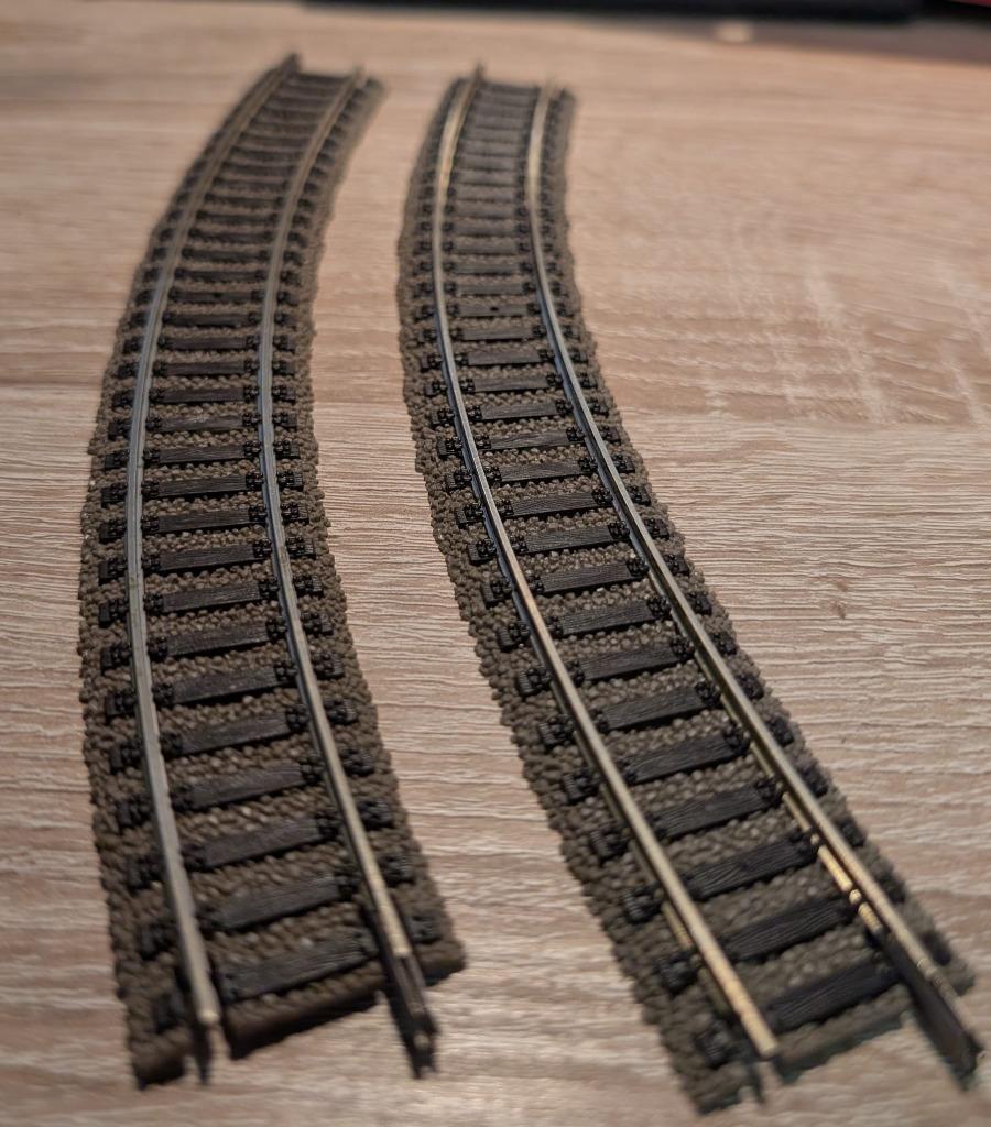 2 x Fleischmann 6120 - Gebogen rail R1, 356.5 mm, 36° (HO), Hobby en Vrije tijd, Ophalen of Verzenden, Zo goed als nieuw, Rails