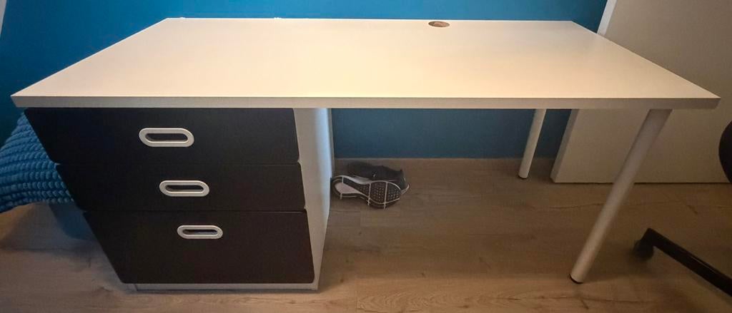 Ikea bureau met zelf geïnstalleerde LED’s, Ophalen of Verzenden, Gebruikt