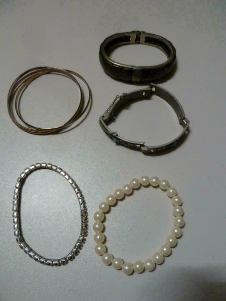 5 bracelets fantaisie, Bijoux, Sacs & Beauté, Enlèvement ou Envoi, Autres couleurs, Comme neuf, Avec strass