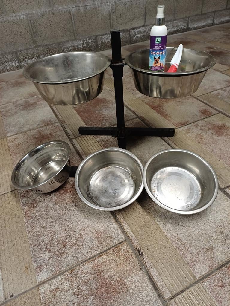 Bol à nourriture/à eau pour chien sur support, Enlèvement, Utilisé