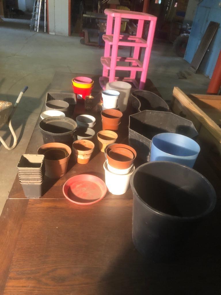 Lot de 50 pots de fleurs et 2 chaises longues, Enlèvement