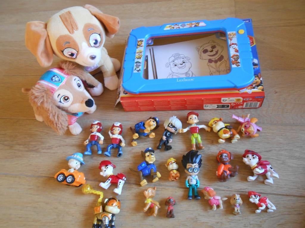 Pat Patrouille LOT figurines, peluches et tableau lumineux, Enlèvement, Utilisé